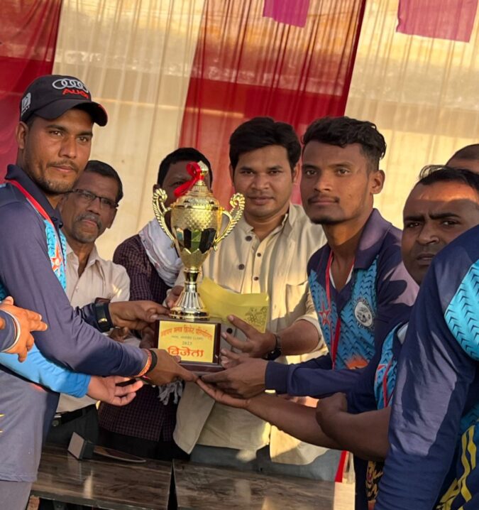 कांग्रेस नेता अशोक राजवाल ने क्रिकेट प्रतियोगिता लावर भोथीडीह के समापन में मुख्य अतिथि के रूप में उपस्थित होकर कहा स्पर्धा युवाओं को आगे आने के लिए बेहतर मंच है।