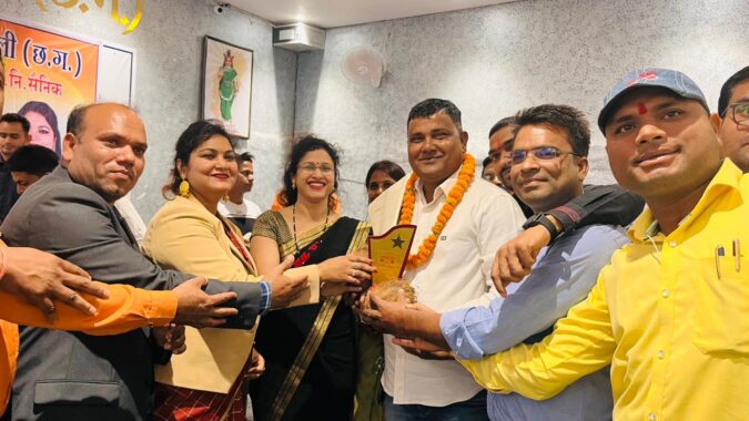 डॉ.सरिता भारद्वाज के द्वारा सहायक शिक्षक फेडरेशन संघ के बैनर तले कवि,सीनियर नागरिक,पत्रकार,सैनिक,समाजसेवी और रिटायर्ड कर्मचारियों का हुआ ऐतिहासिक सम्मान