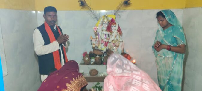 जिला पंचायत सदस्य भंवर सिंह गोवास के द्वारा श्री कृष्ण जन्माष्टमी के अवसर पर सोनमुड़ा में स्थापित करवाई गई भगवान श्रीराधाकृष्ण की मूर्ति।।