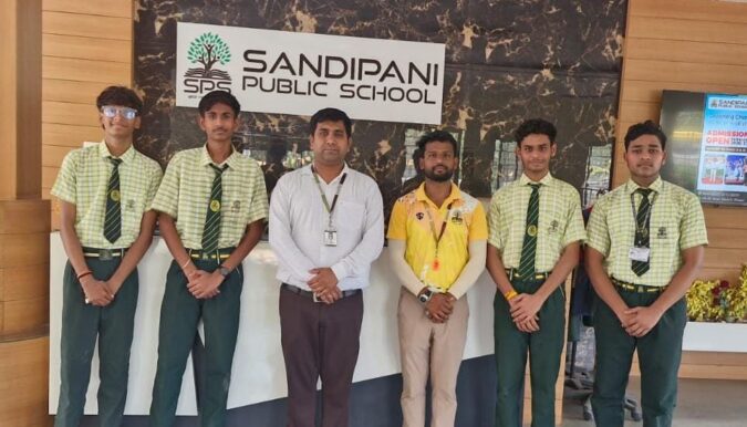 सीबीएसई क्लस्टर बैडमिंटन प्रतियोगिता के लिए संदीपनी पब्लिक स्कूल की अंडर-19 बालक टीम रवाना