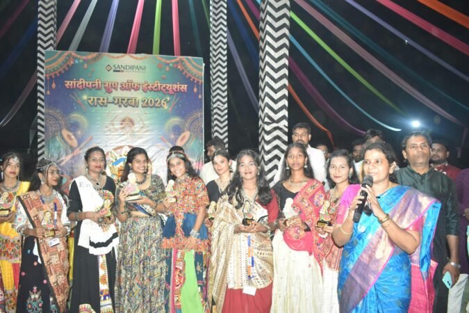 सांदीपनी ग्रुप ऑफ इंस्टीट्यूशंस में ‘भव्य गरबा महोत्सव’ का हुआ शानदार आयोजन, झूमे छात्र छात्राएं एवं शिक्षक